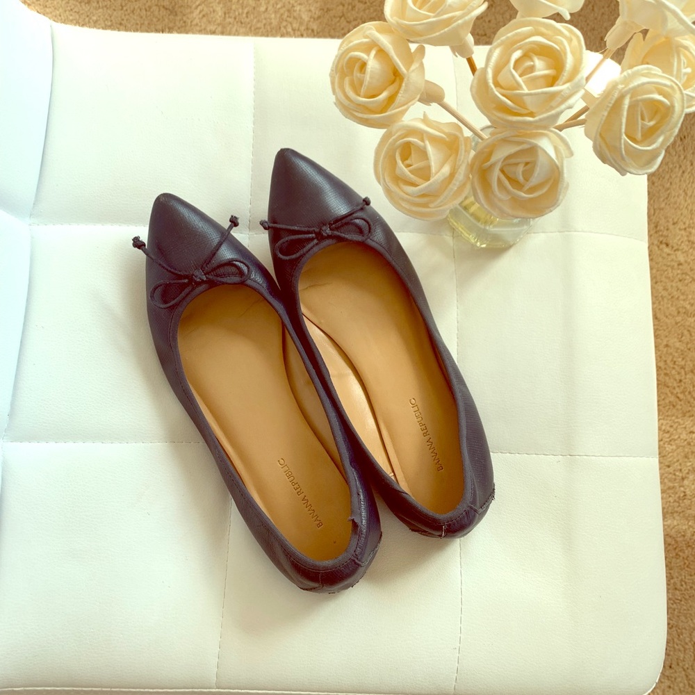 Banana Republic navy blue pointed toe ballerinas